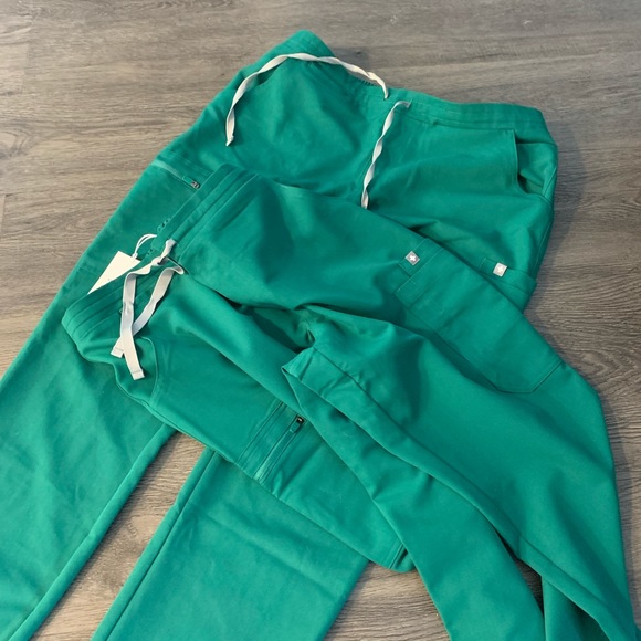 Yola skinny scrub pants x2 NWT. - Picture 1 of 3